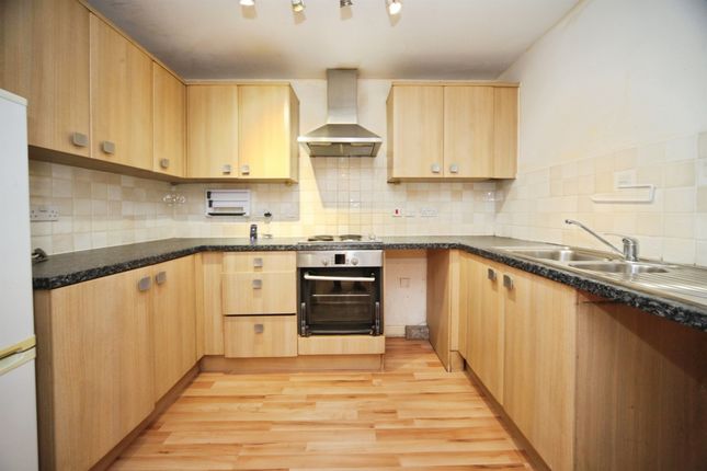 68, The Parklands, DUNSTABLE photo 3