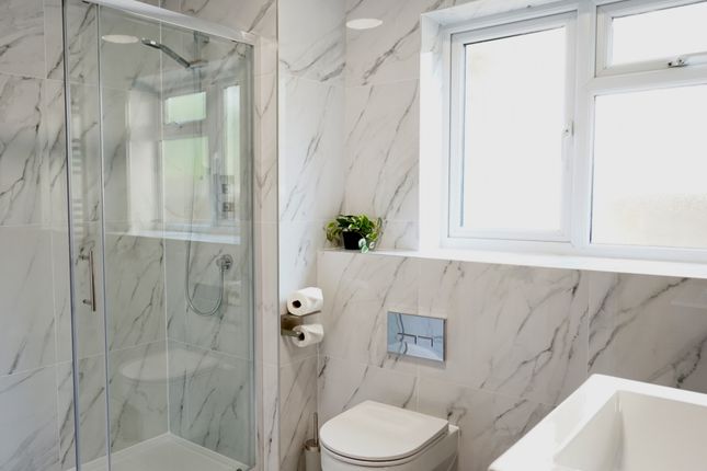 Lndn - Exb696 29b,, Exbury Road, London photo 3