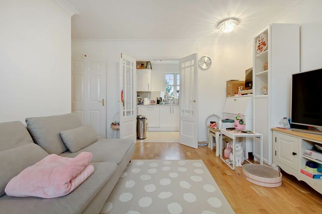 Shillingford Close, Mill Hill photo 3
