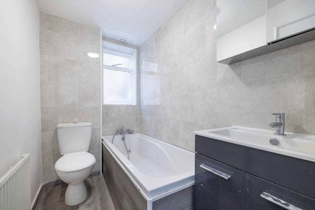 Flat for sale in Tankerville Road, London