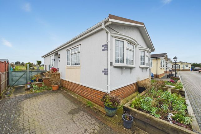2-bed caravan on 6 Kingsmead Rymer Court, Thetford, £120,000