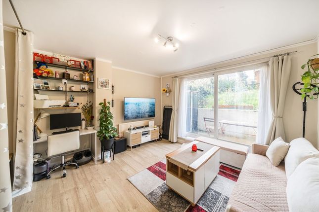 Garden Flat, 21, Burghley Road, London photo 2