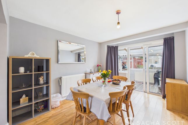 158 Dukes Avenue, Richmond photo 4