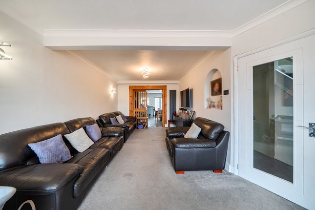 4, oxford gardens, Denham photo 4