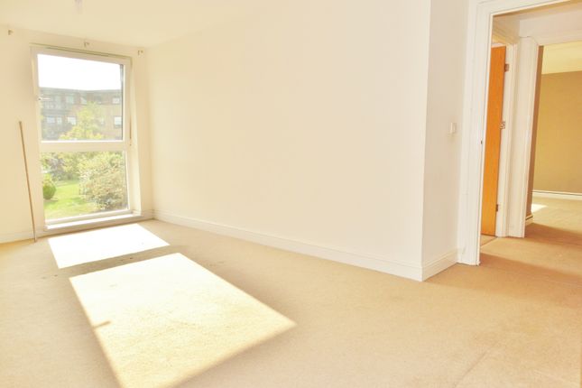 Flat to rent in Commonwealth Drive, Three Bridges, Crawley, West Sussex
