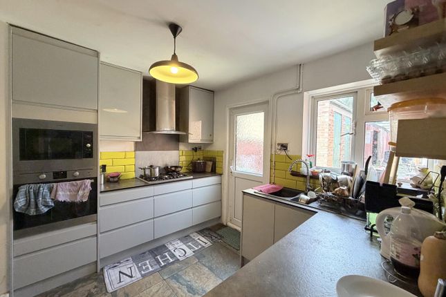 72, Abbey Drive, Luton photo 3