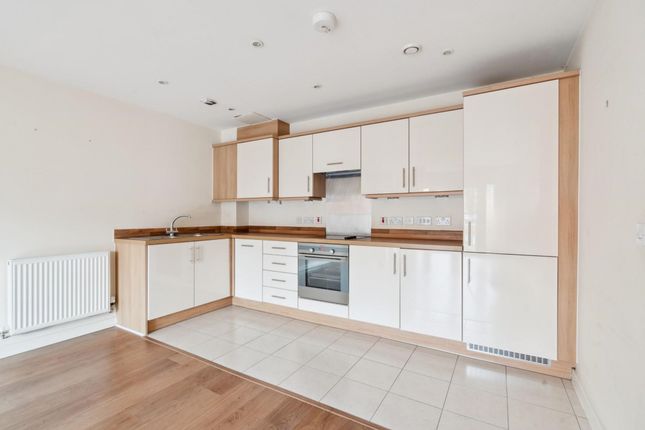 108 Walton Road, Bushey photo 4