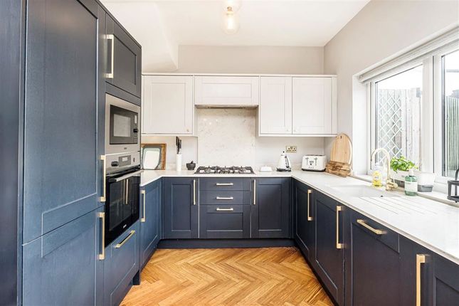 25, Holme Lacey Road, London photo 2