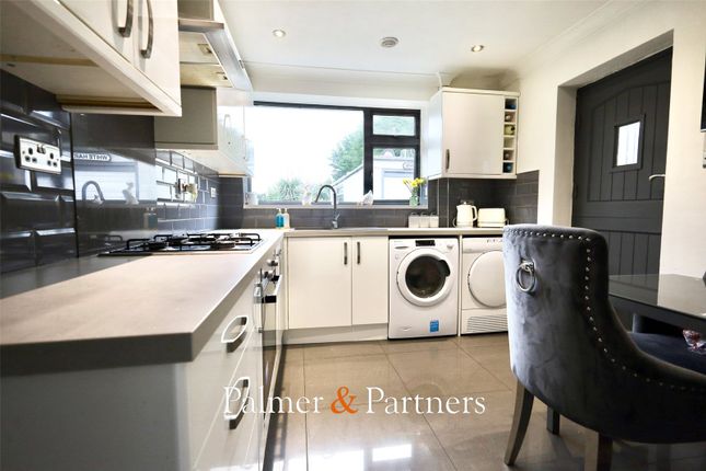 18, Woodrows Lane, Essex photo 2