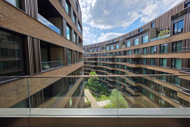 Apt 502 , 101 Television Centre, Woodlane, london photo 5