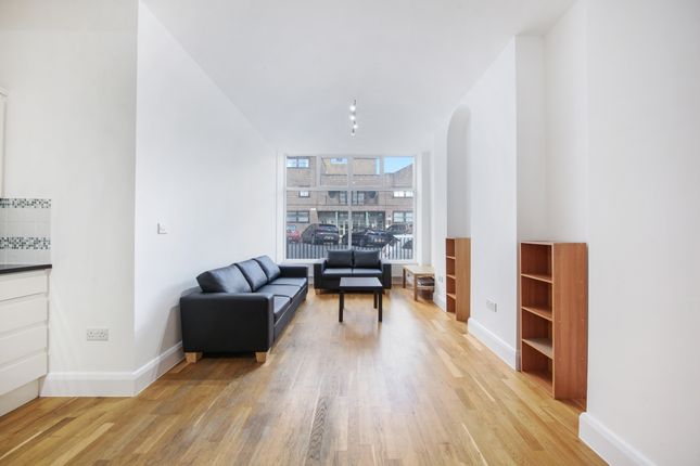 Flat to rent in Torriano Avenue, London