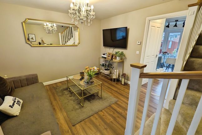 71, Poskett Way, Wotton-Under-Edge photo 3
