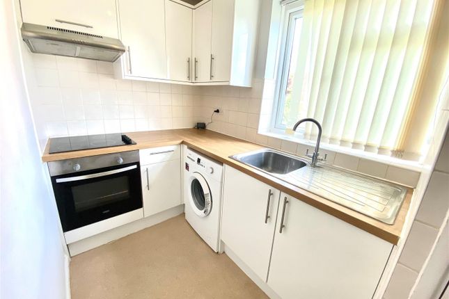 18, Manor Court, Potters Bar photo 4