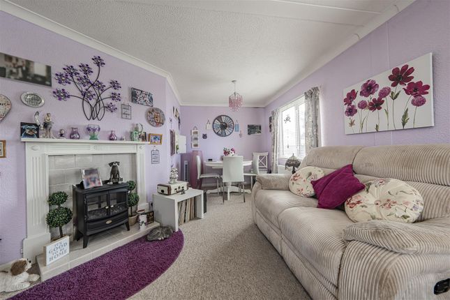 3 The Paddock, Willows Riverside Park, Windsor photo 4