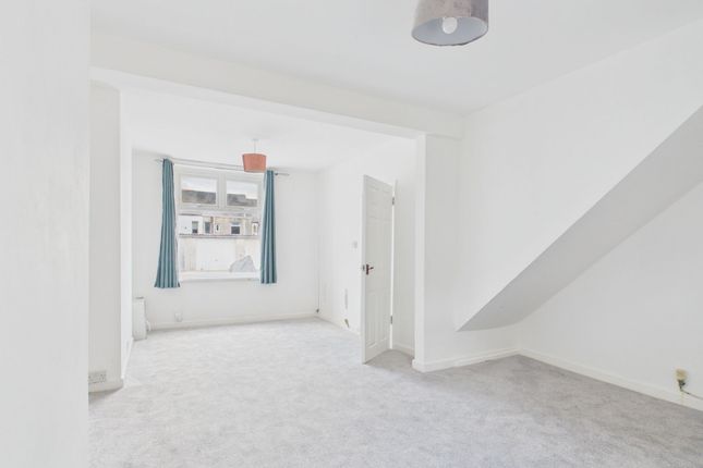 26 Llewellyn Street, Barry photo 4