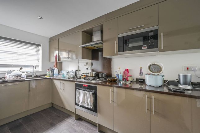 Terraced house to rent in Milligan Street, Canary Wharf, London