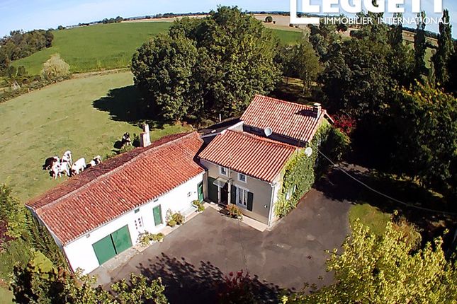 Villa for sale in Marillet, Vendée, Pays De La Loire