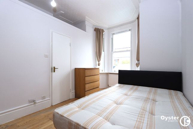 Thumbnail Room to rent in The Limes Avenue, London