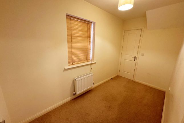 10, Brodie Close, Rugby photo 4