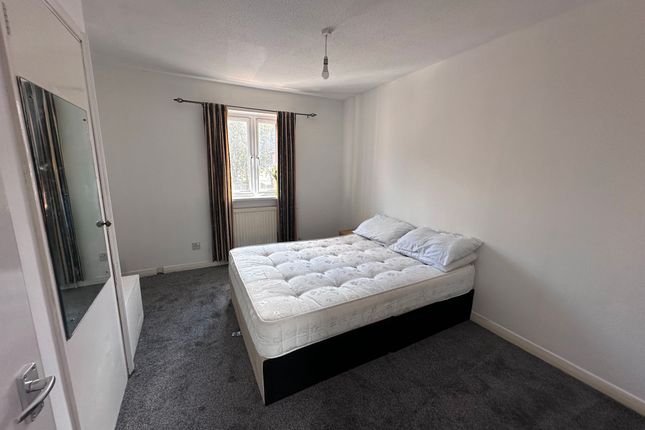 Thumbnail Terraced house to rent in Teal Close, London