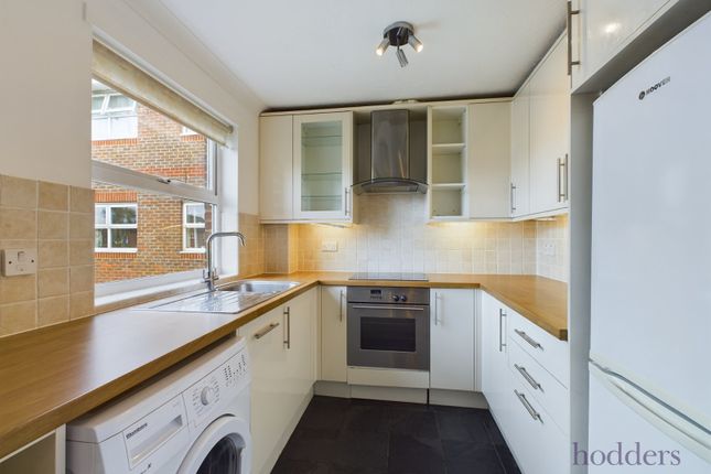 10 Rushmon Court,, Barker Road, Surrey photo 2