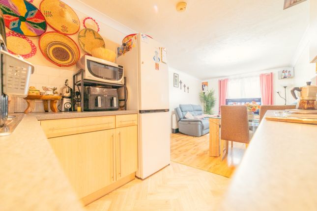 24, Cwrt Coles, Cardiff photo 4