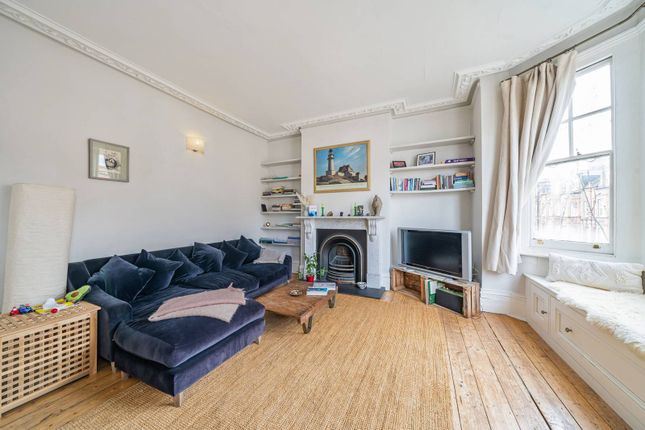 Flat to rent in Endymion Road, Brixton, London