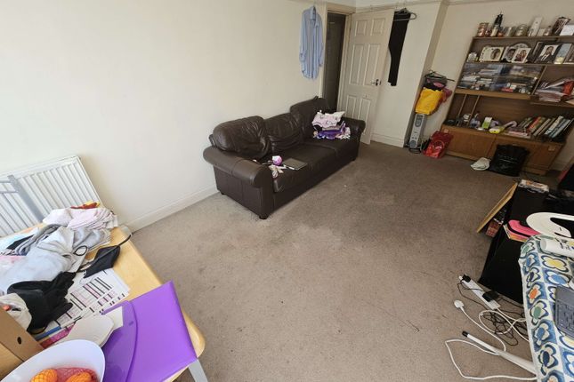 10 Richmond Court, Luton photo 2