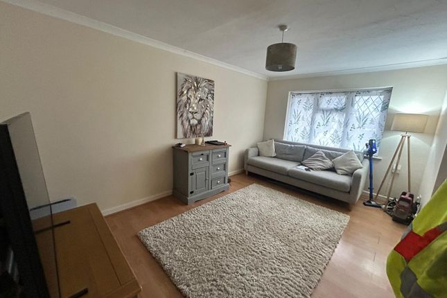 12, Aubrey Gardens, Luton photo 2
