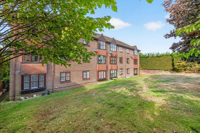 12, Maple Leaf Close, Westerham photo 3
