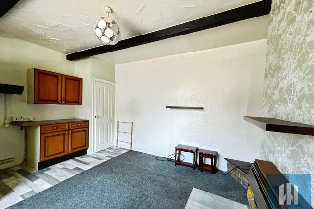 301, Blackmoorfoot Road, Huddersfield photo 3