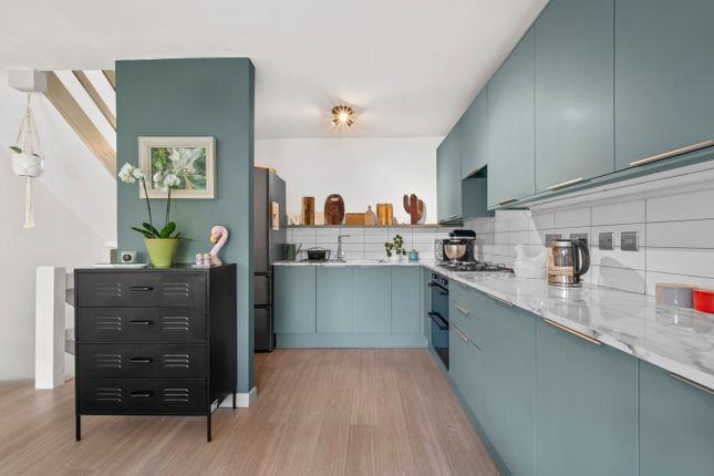10, Ridgemount, Weybridge photo 3