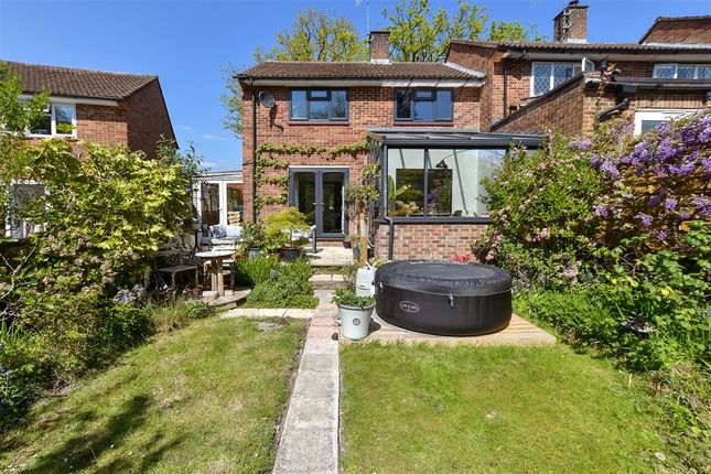 3-bed house on The Rise Pound Hill, Crawley, £400,000