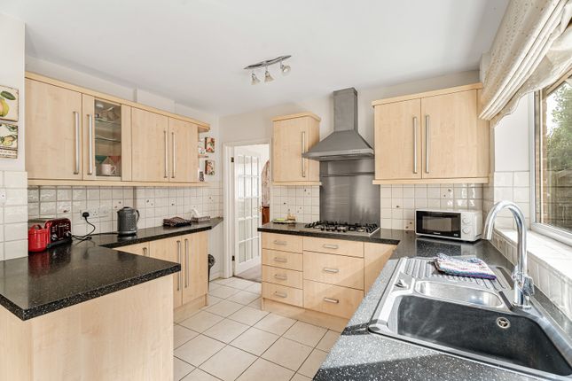 3, Briar Close, Surrey photo 4