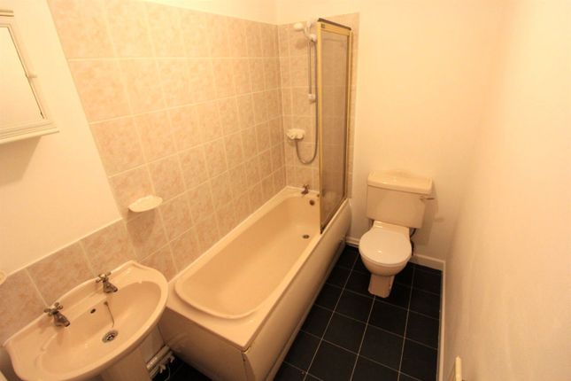 Flat 3, 218, Walmersley Road, Bury photo 4