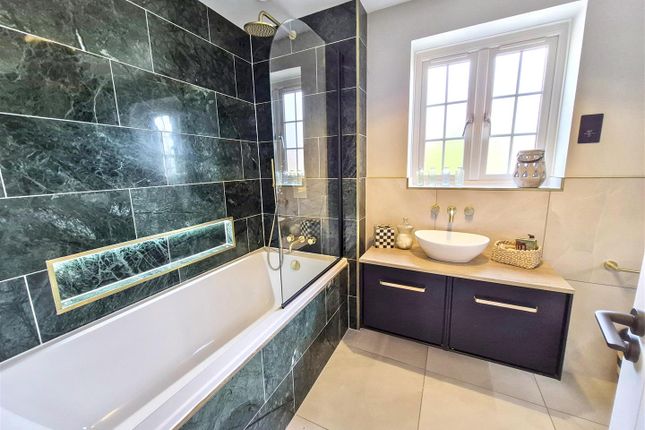 35, Tarragon Drive, Stoke-On-Trent photo 4