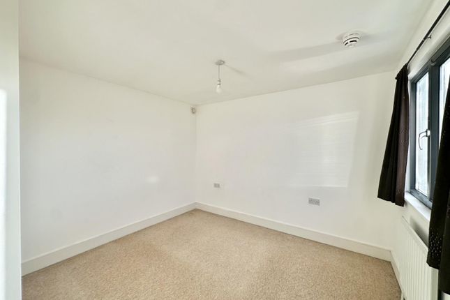 11 Clayton Road, Hayes photo 2