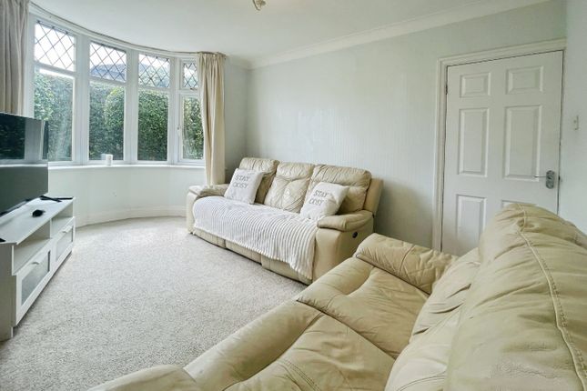 110, Low Ash Drive, Shipley photo 4