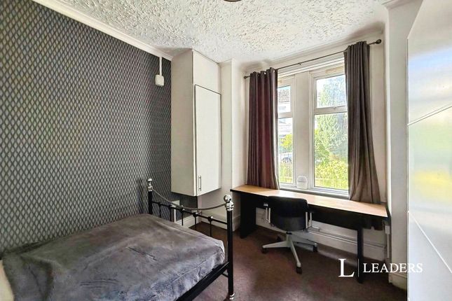 Room 2, 40, Henville Road, 40 Henville Road photo 2