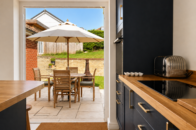 2, Folly Drive, Swindon photo 2