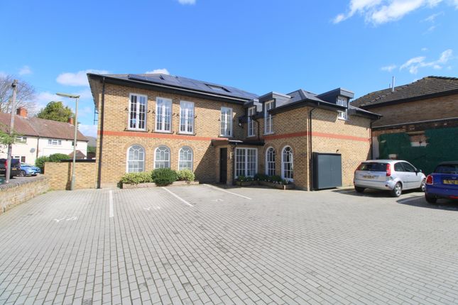 Flat for sale in Priory Close, Sunbury-On-Thames