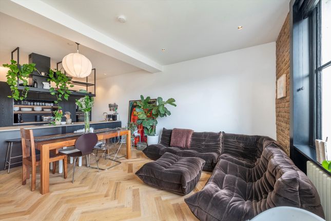 Flat for sale in Belsize Park Gardens, London