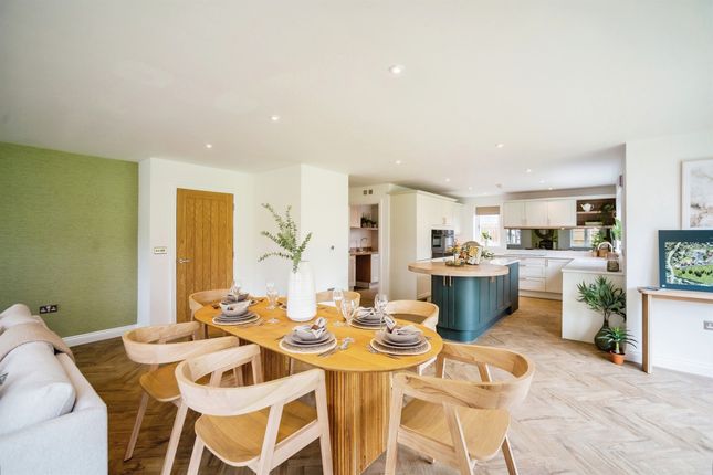 16, Roundwell Park, Bearsted, Maidstone photo 4