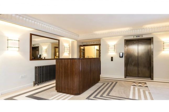 Flat 29, Swan Court, London photo 3
