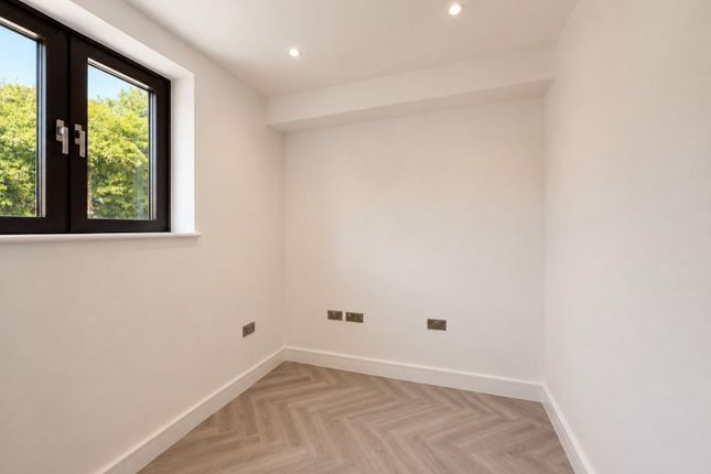 60c, Larkshall Road, London photo 4
