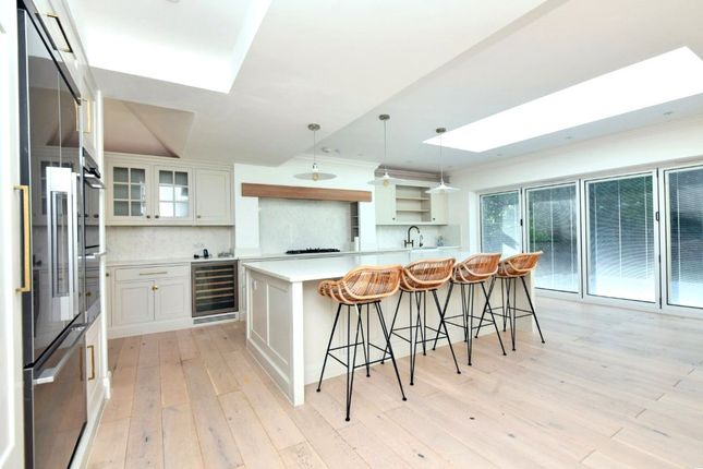 11, Fiddicroft Avenue, Surrey photo 2