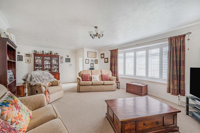 31, Beacon Drive, Seaford photo 2