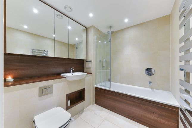 Flat 10 Gladwin Tower 50, Wandsworth Road, London photo 4
