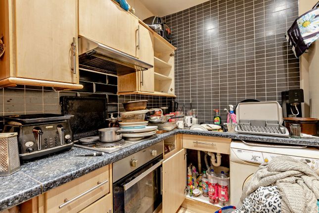 Lower Flat, 132, Rainham Road, Chatham photo 2