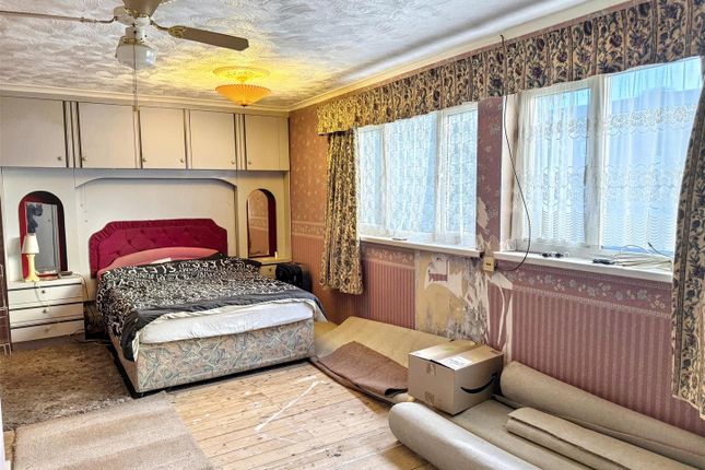 26, Snowden Vale, Leeds photo 4